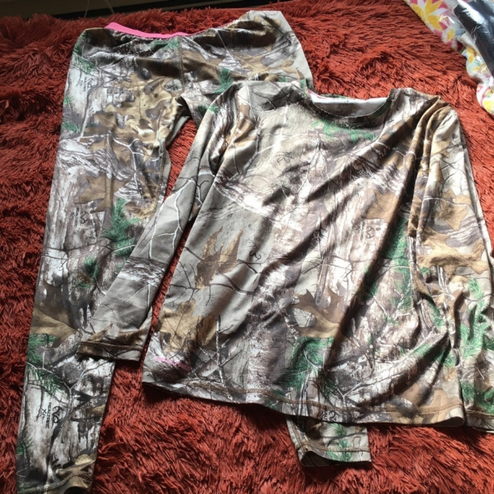 Realtree 2 pc camouflage pattern